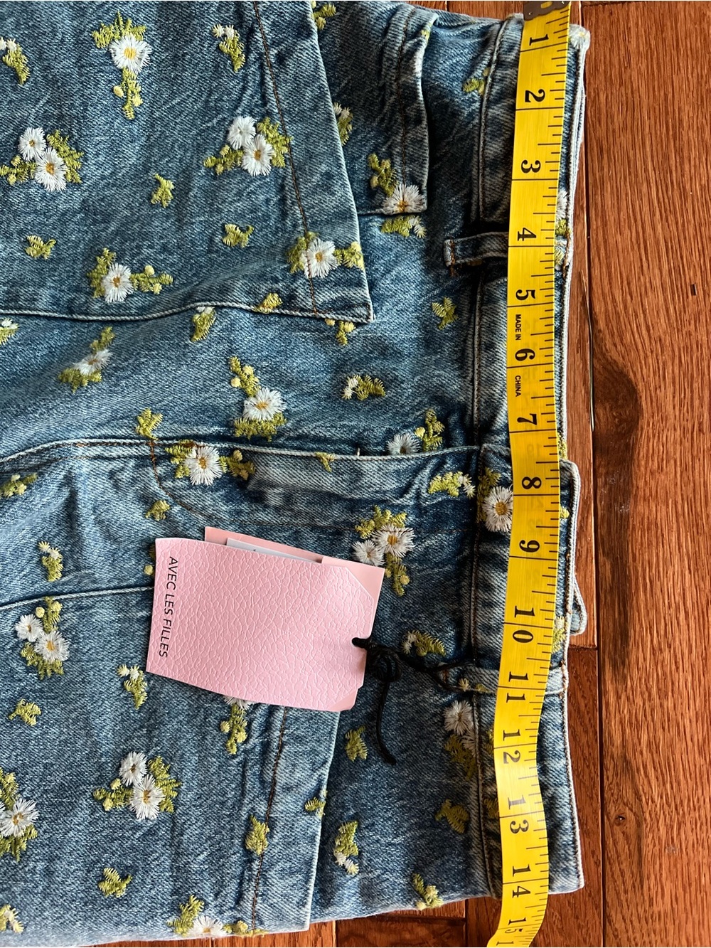 180.NWT Anthropology  Embroidered High-Rise Barrel jeans - Picture 7 of 7